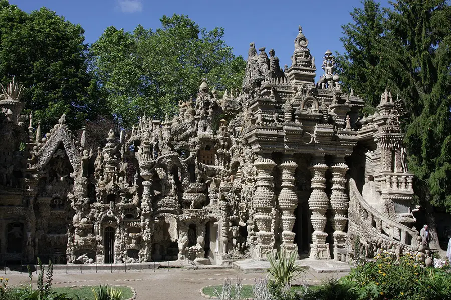 Le palais idéal du Facteur Cheval, œuvre fascinante