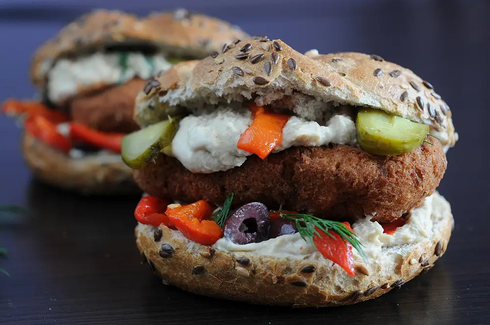 sandwich végétarien avec viande végétale