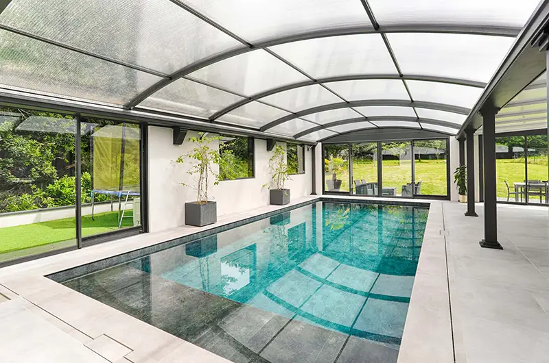 abri de piscine en dur
